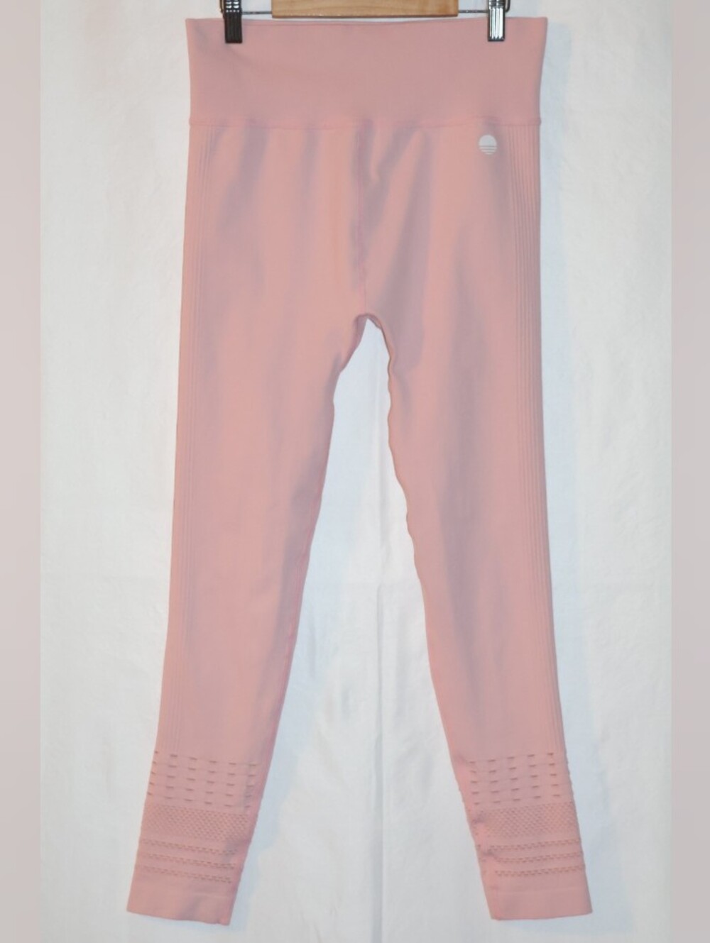 Body & Sol Pink Seamless High-Waisted Leggings.